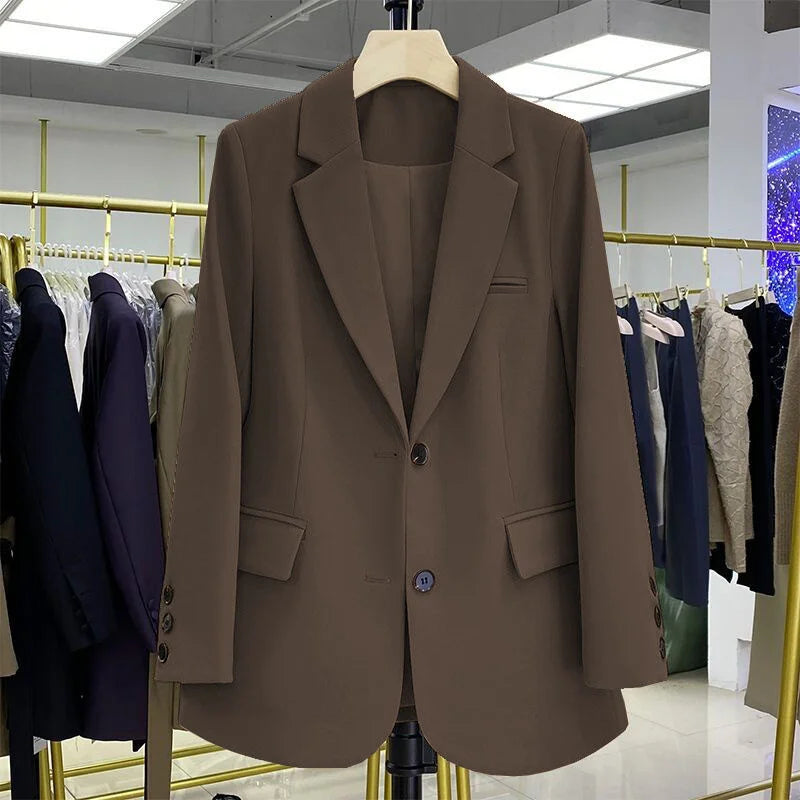 Veste blazer femme cintrée , idéale pour un look professionnel.
