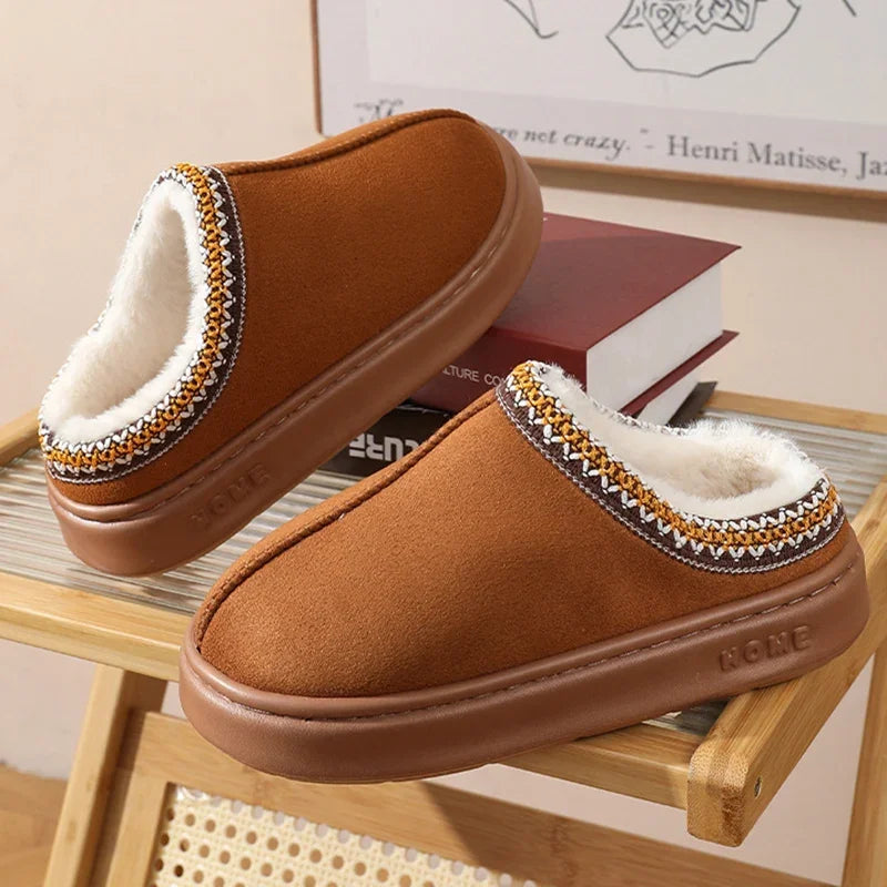 Chaussons confortables en tissu doux, idéals pour un usage intérieur relaxant.