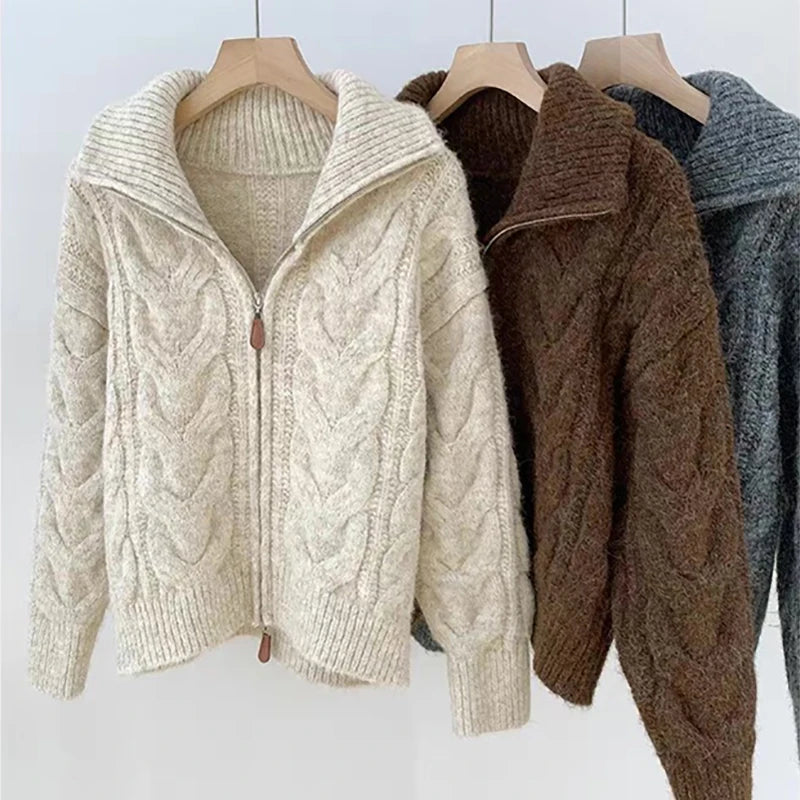 Gilet en maille beige, coupe droite avec zip, parfait pour superposer.
