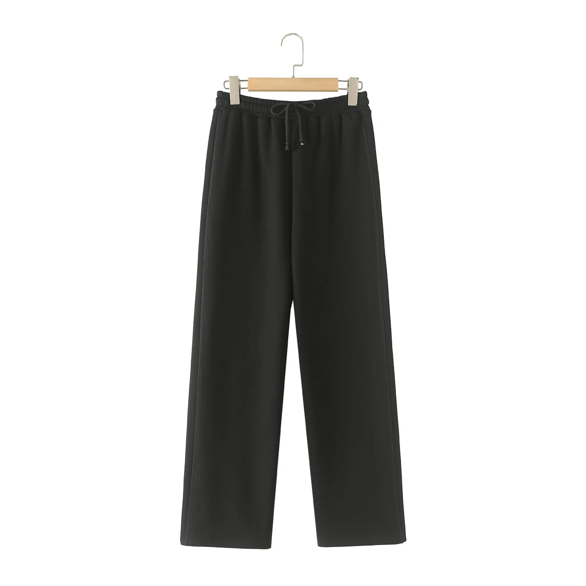 Ensemble jogging en coton doux, confortable pour le sport et la détente.