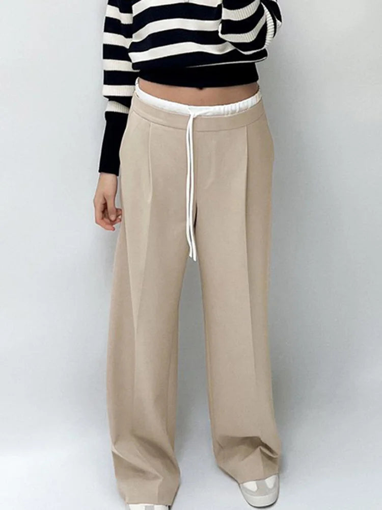 Pantalon tailleur femme creme, coupe droite et élégante pour un look formel.