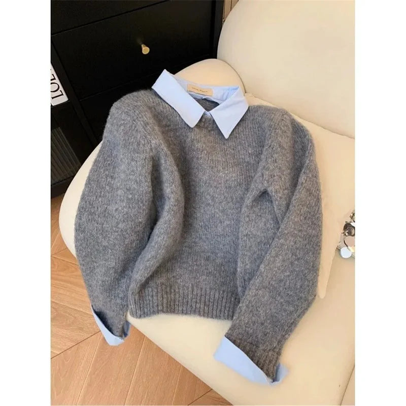 Pull col chemise en maille fine, couleur bleu ciel, mélange parfait entre casual et chic.