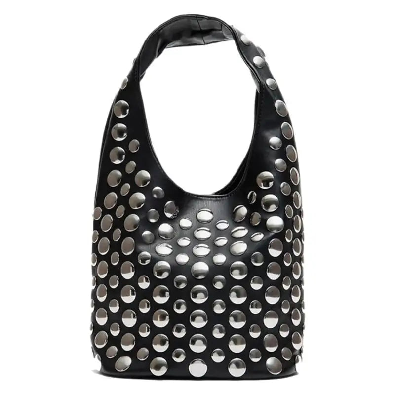 Apportez une touche de sophistication à votre style avec notre sac seau à rivets. Chic, pratique et tendance, il s’adapte à toutes vos occasions avec élégance.