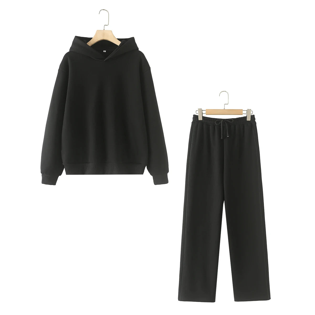 Ensemble jogging en coton doux, confortable pour le sport et la détente.