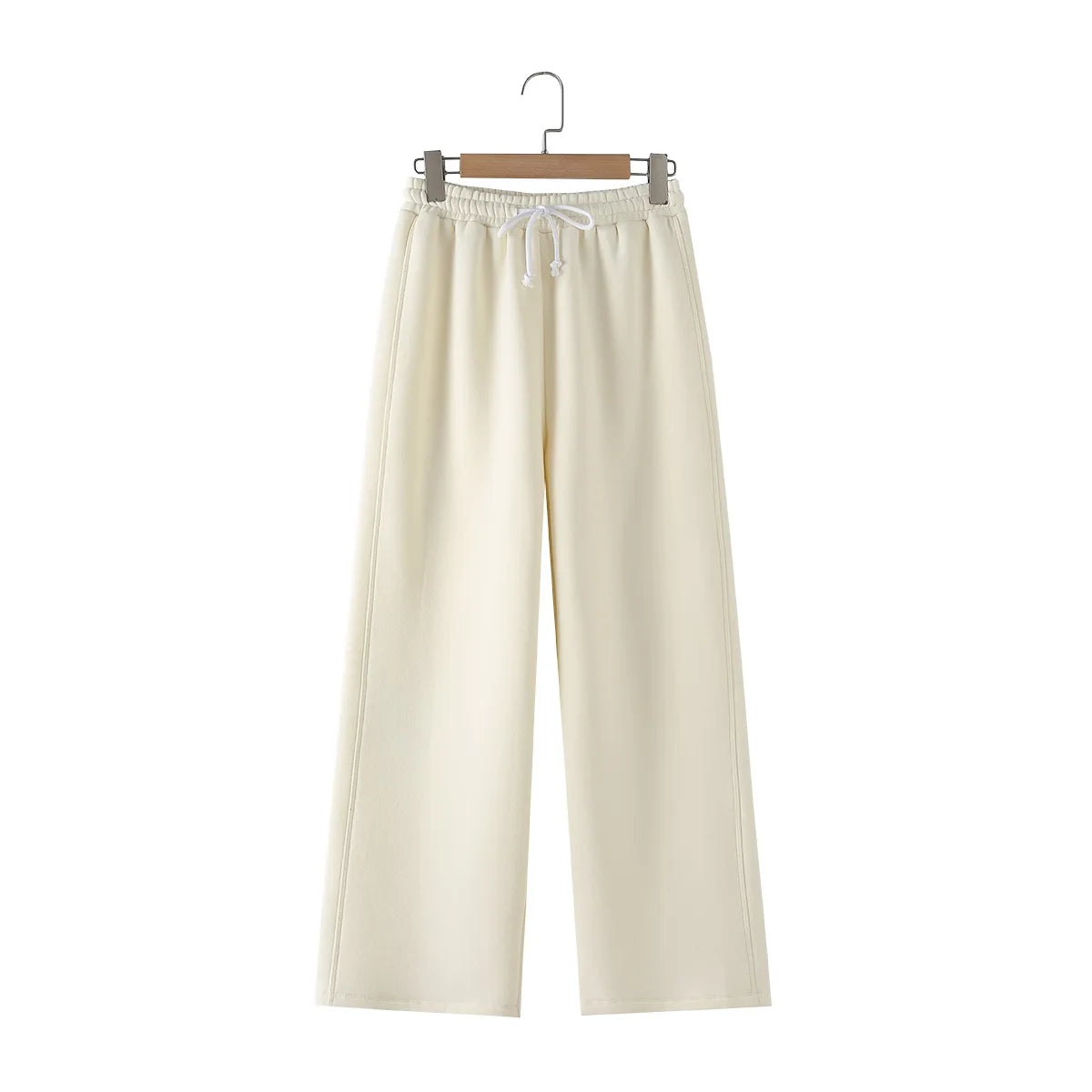 Ensemble jogging en coton doux, confortable pour le sport et la détente.