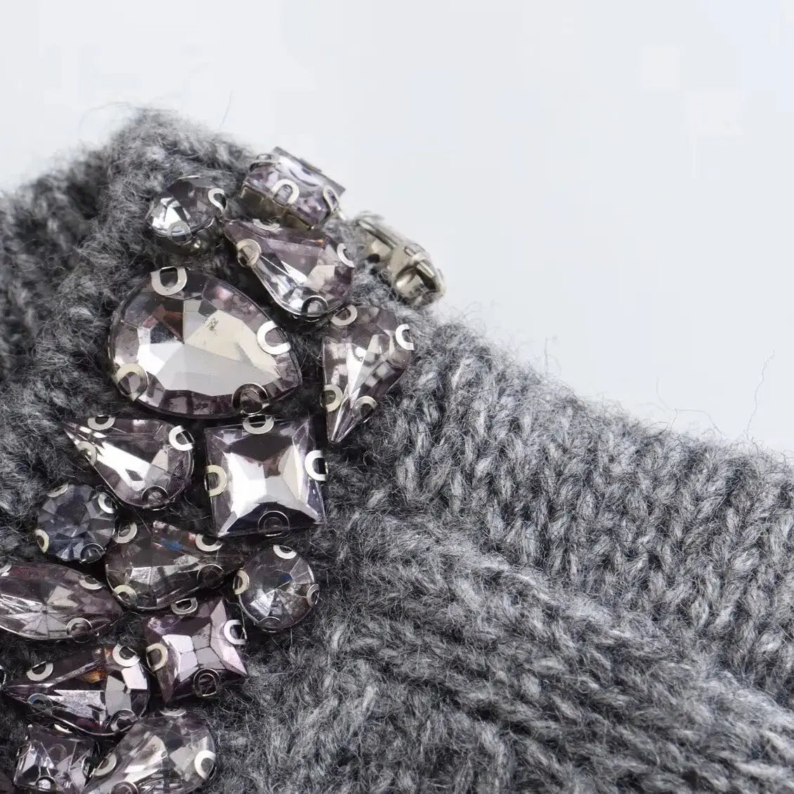 Gilet manches courtes femme vue de face avec détails bijoux