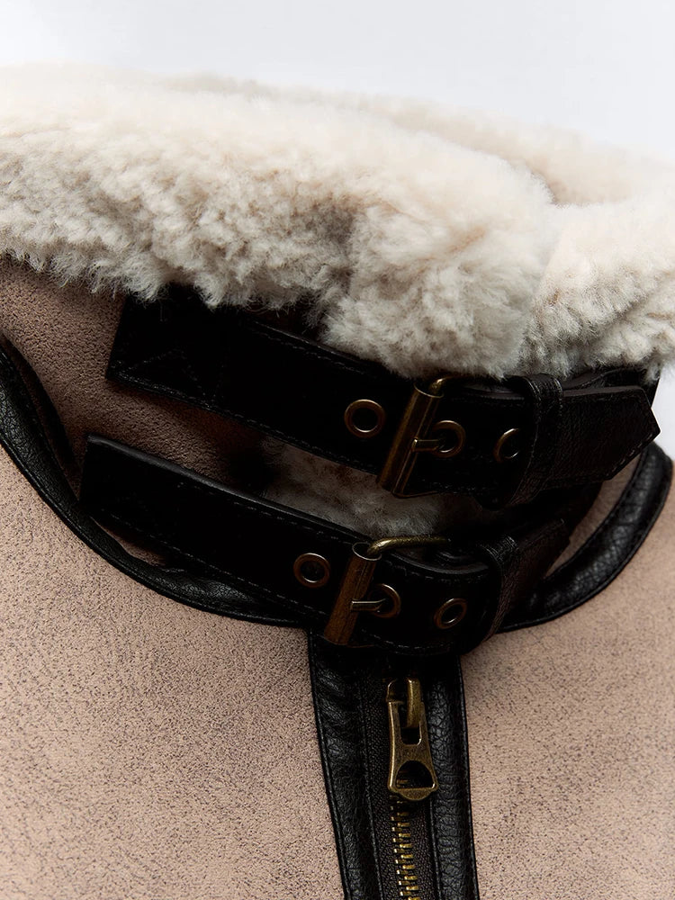 Veste rétro aviateur en cuir marron avec col en fausse fourrure.