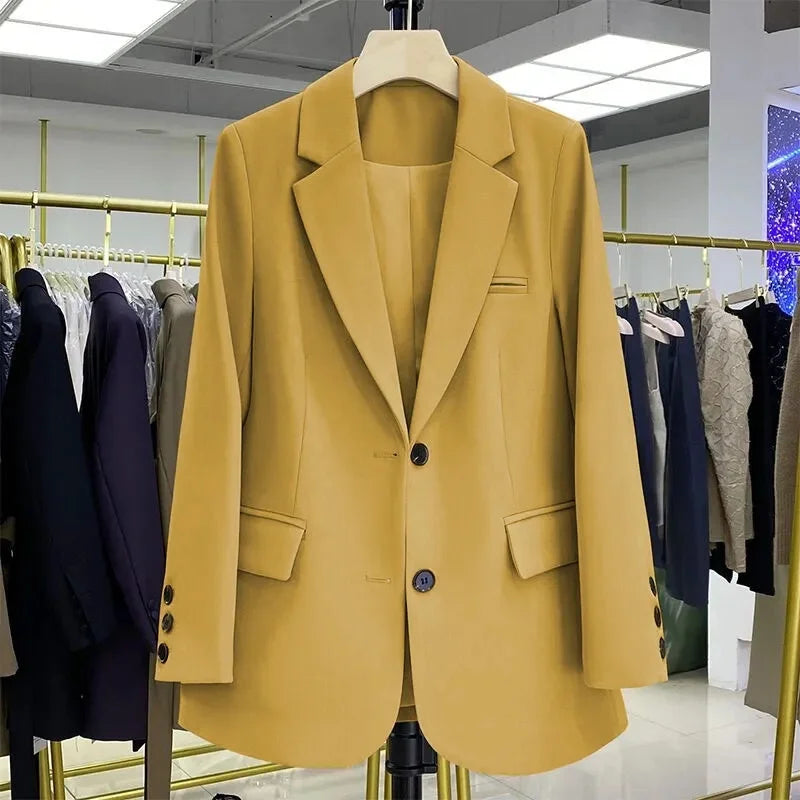 Veste blazer femme cintrée , idéale pour un look professionnel.