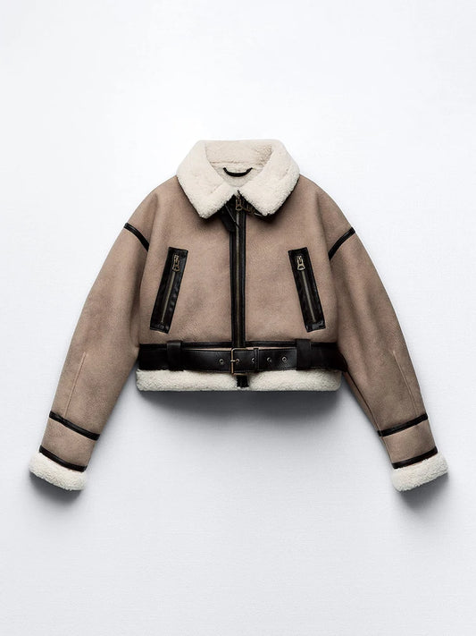 Veste rétro aviateur en cuir marron avec col en fausse fourrure.