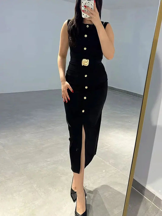 Robe sans manches avec ceinture – Élégance et féminité