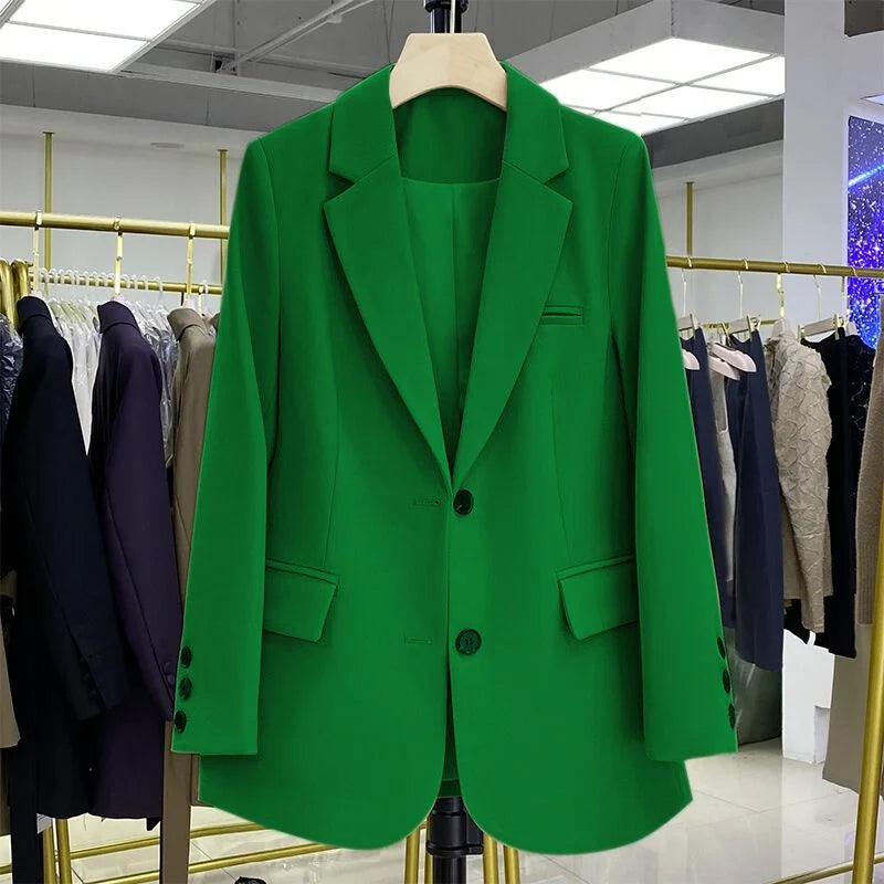 Veste blazer femme cintrée , idéale pour un look professionnel.