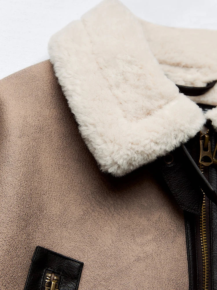 Veste rétro aviateur en cuir marron avec col en fausse fourrure.