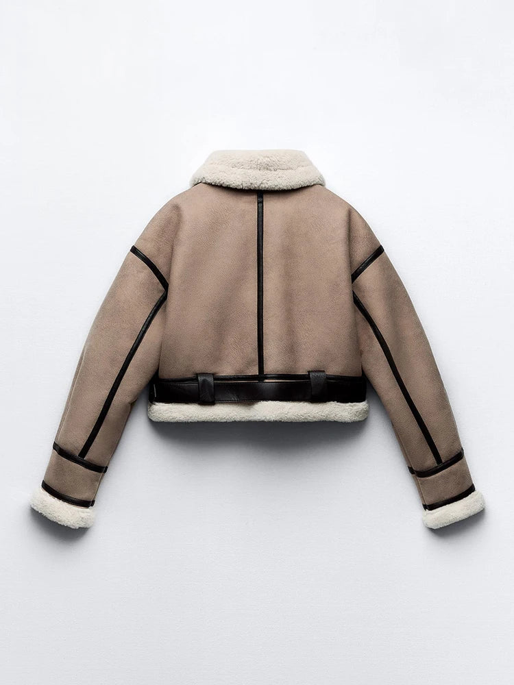 Veste rétro aviateur en cuir marron avec col en fausse fourrure.