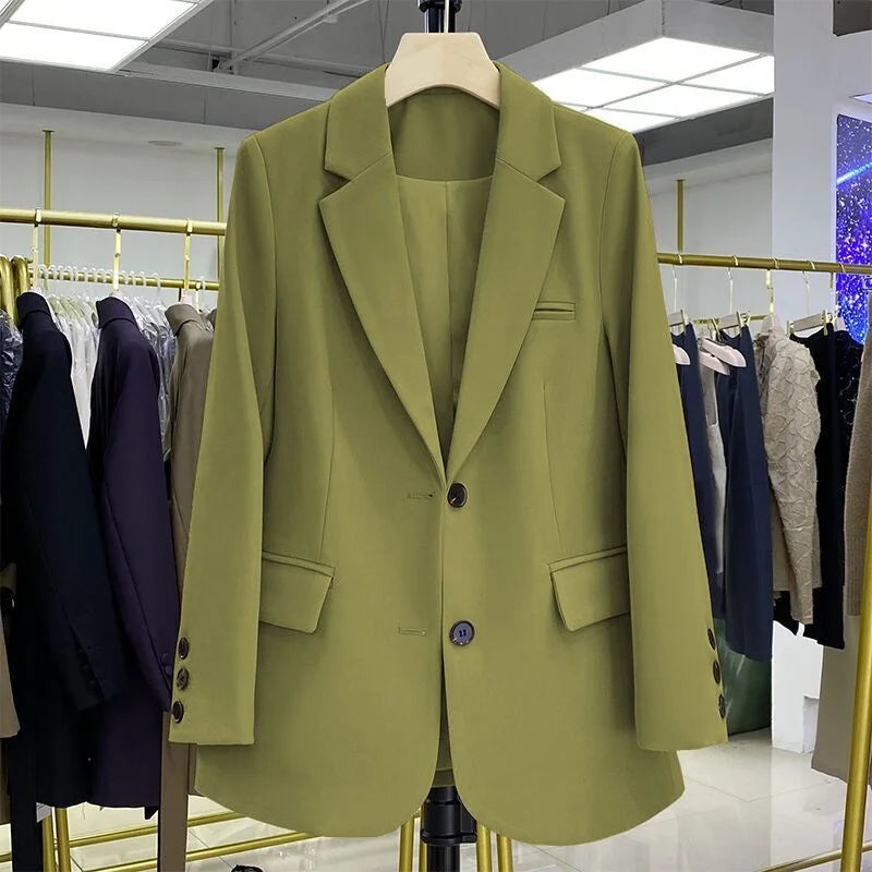 Veste blazer femme cintrée , idéale pour un look professionnel.