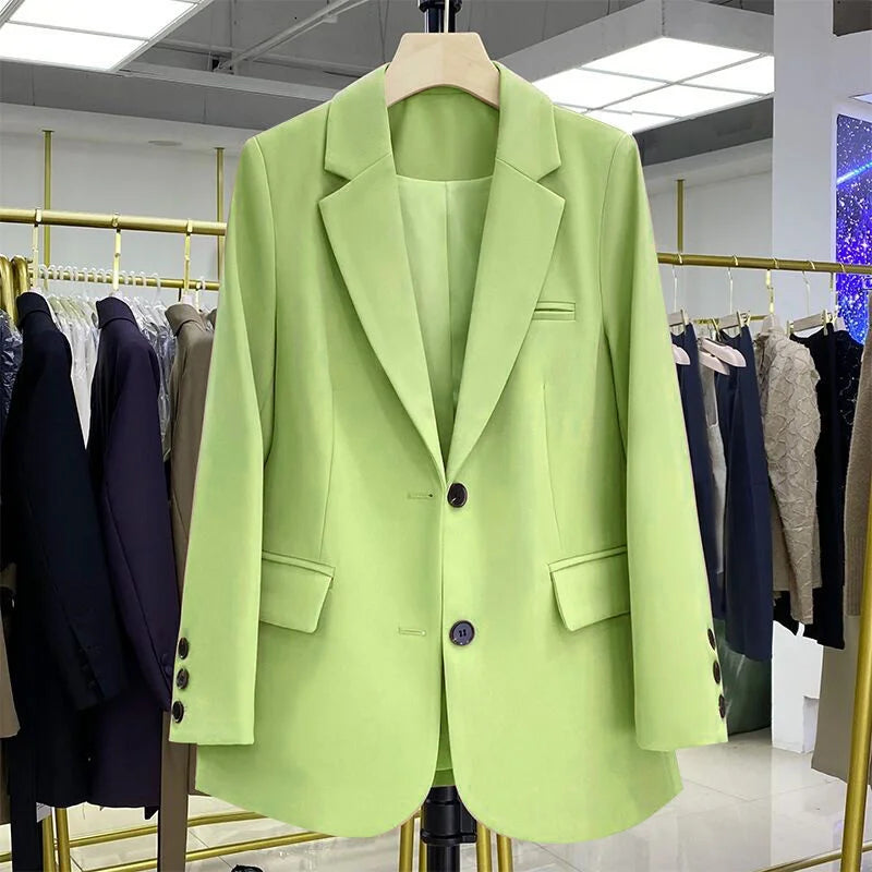 Veste blazer femme cintrée , idéale pour un look professionnel.