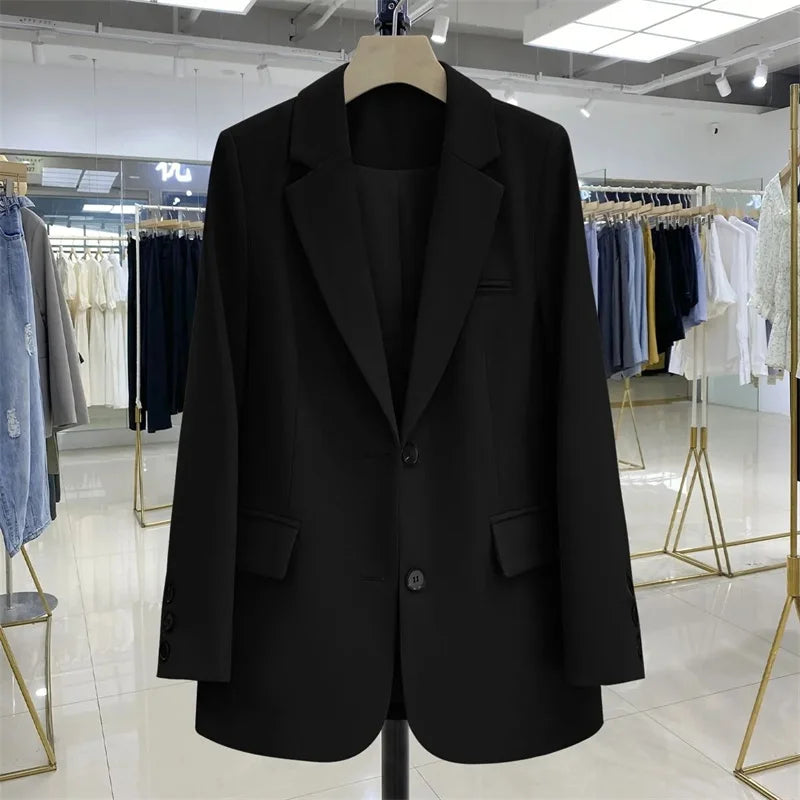 Veste blazer femme cintrée , idéale pour un look professionnel.