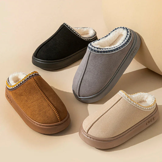 Chaussons confortables en tissu doux, idéals pour un usage intérieur relaxant.


