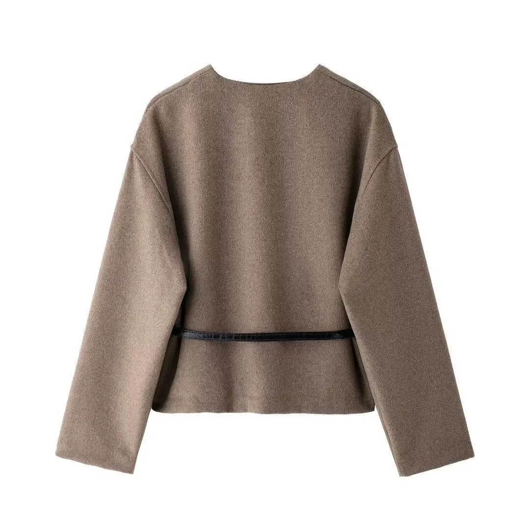 Haut cache-cœur en jersey marron, coupe ajustée et féminine.
