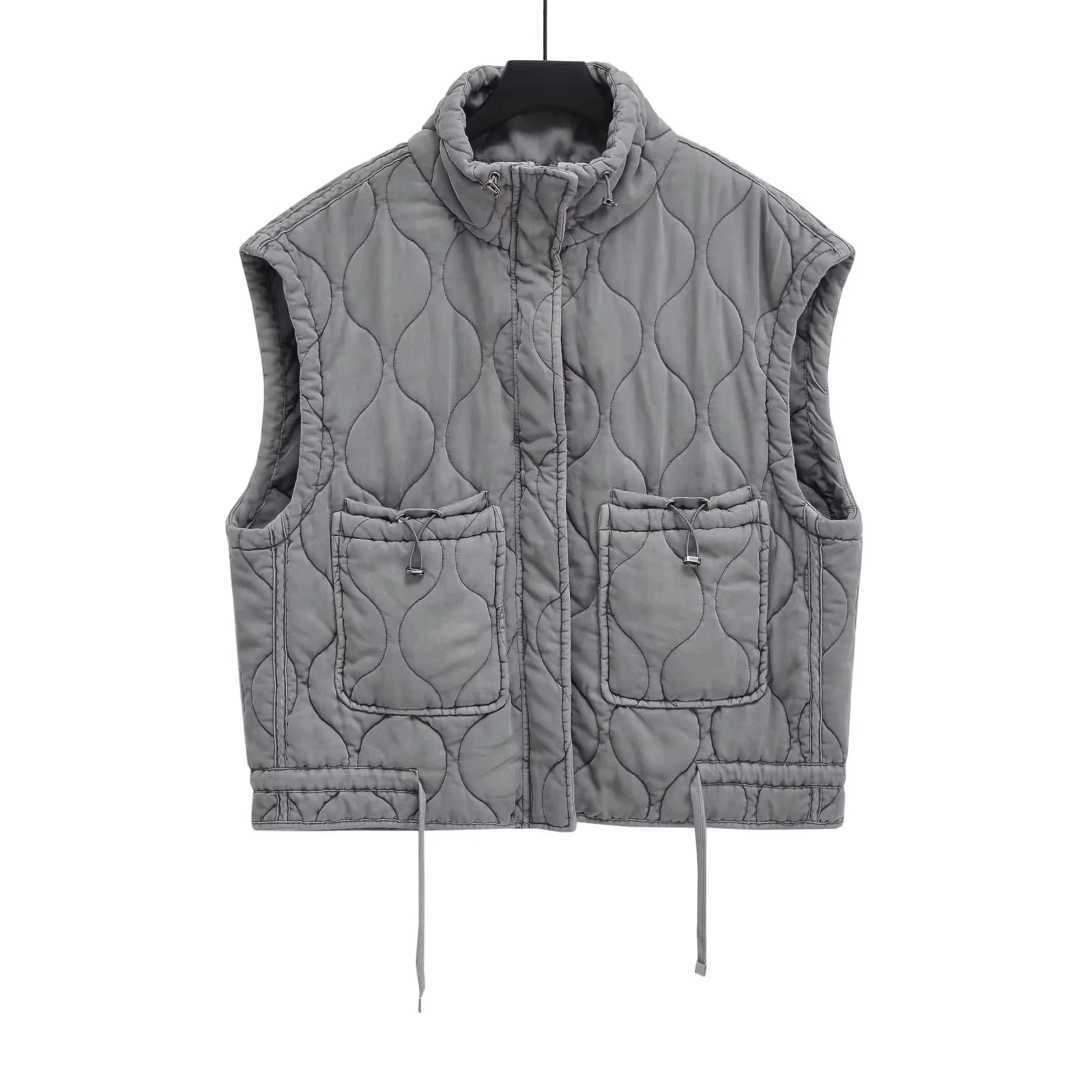 Veste sans manches en tissu léger gris délavé, idéale pour superposer.