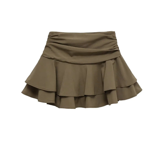 Jupe patineuse courte en tissu stretch kaki, style jeune et dynamique.