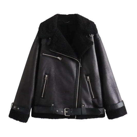 Veste motarde en cuir noir avec zips métalliques, style rock et urbain.