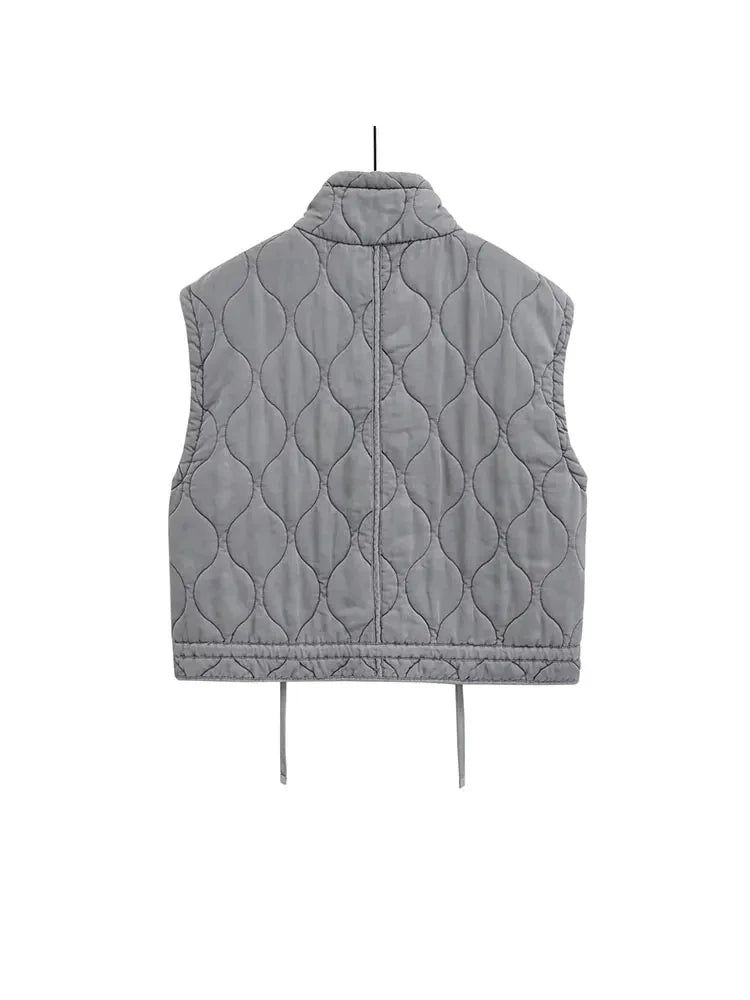 Veste sans manches en tissu léger gris délavé, idéale pour superposer.